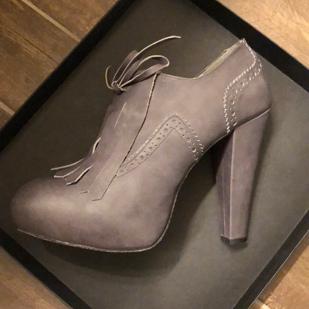 Tatoosh Soft Authentic Leather Grey Bootie! - image 3